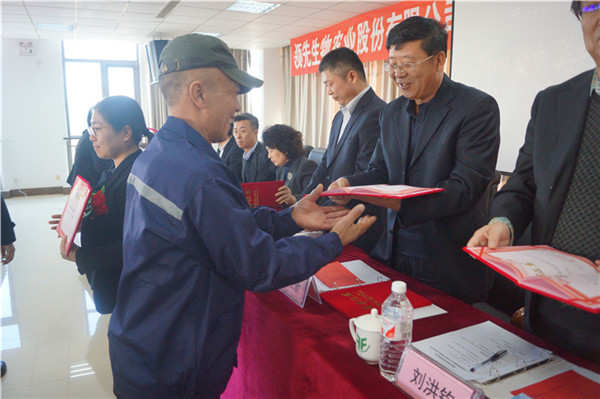 領(lǐng)先生物召開2018年度表彰獎(jiǎng)勵(lì)大會(huì)暨2019年度工作規(guī)劃大會(huì)